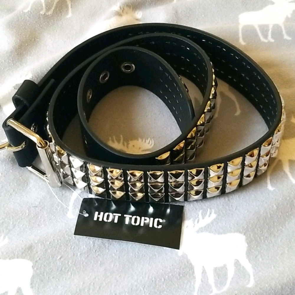 NWT Hot Topic Pyramid Studded Belt 38